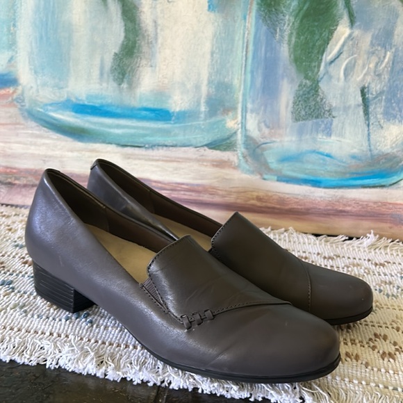 Trotters Women's Leather Moment Flat Dark Gray Women's Size 8 - Picture 1 of 9